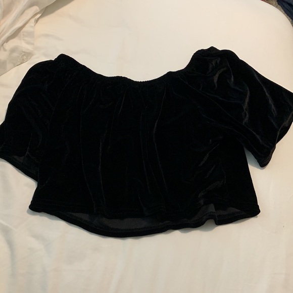 Misguided velvet crop top - Picture 3 of 4